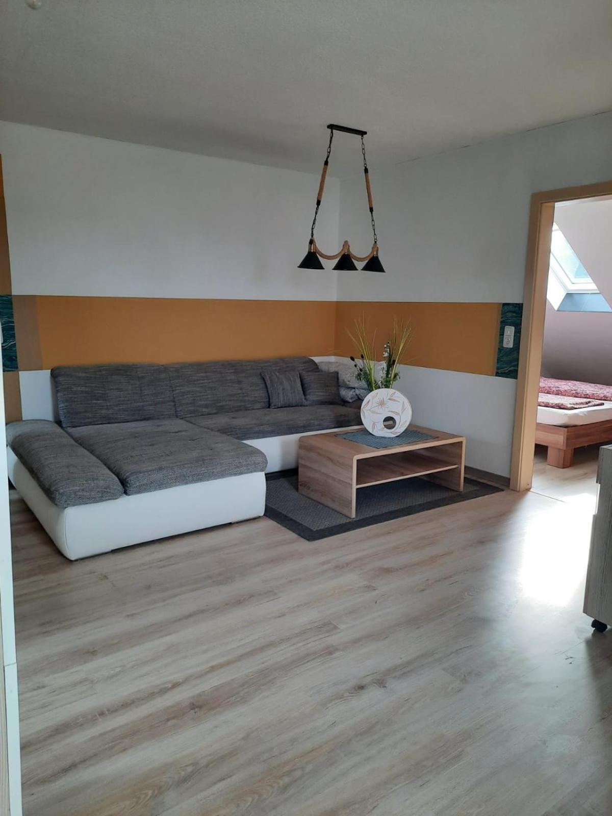 Große Familienfreundliche Mit Balkon Apartment